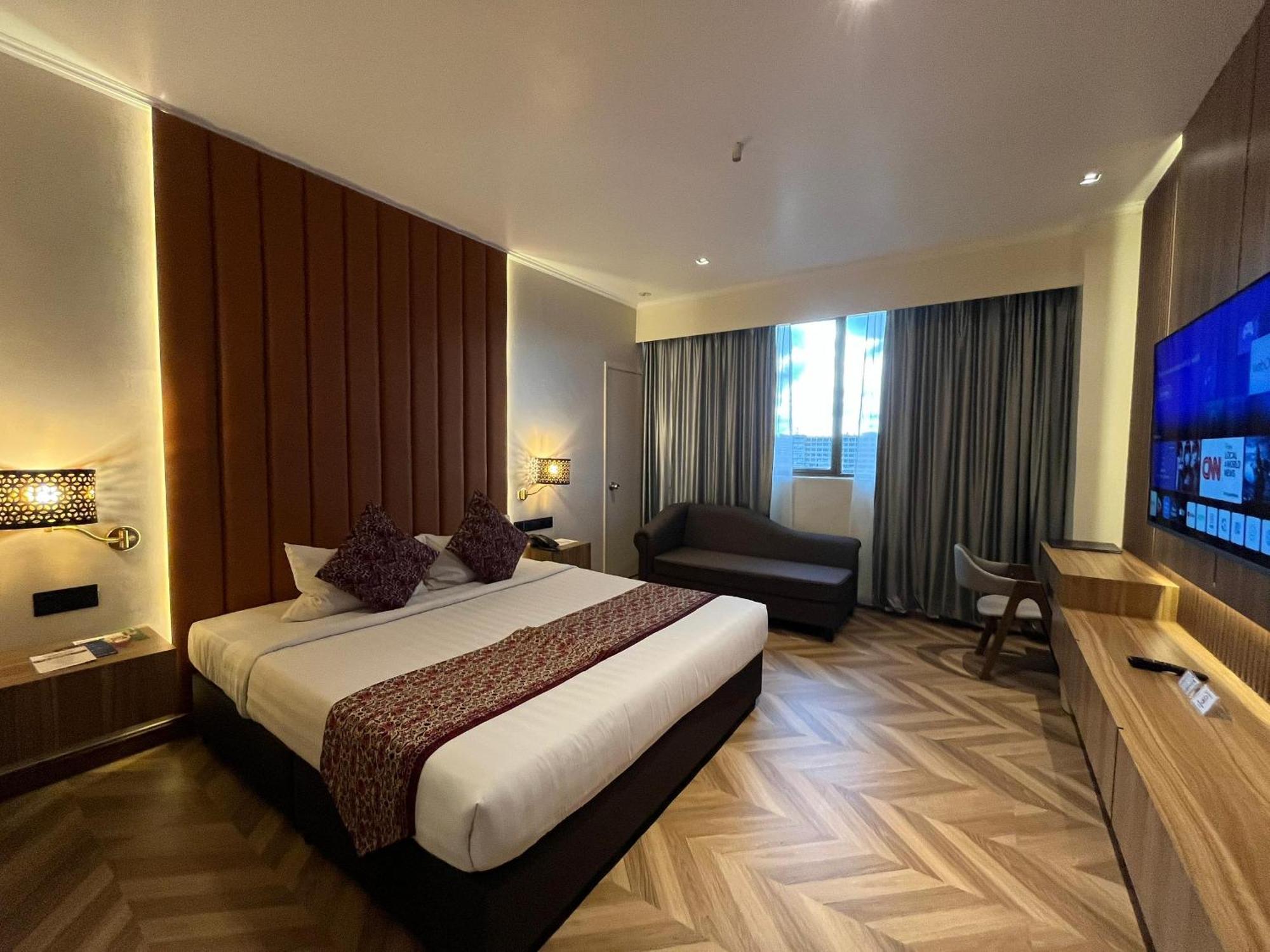 Shangri-la Hotel 3*