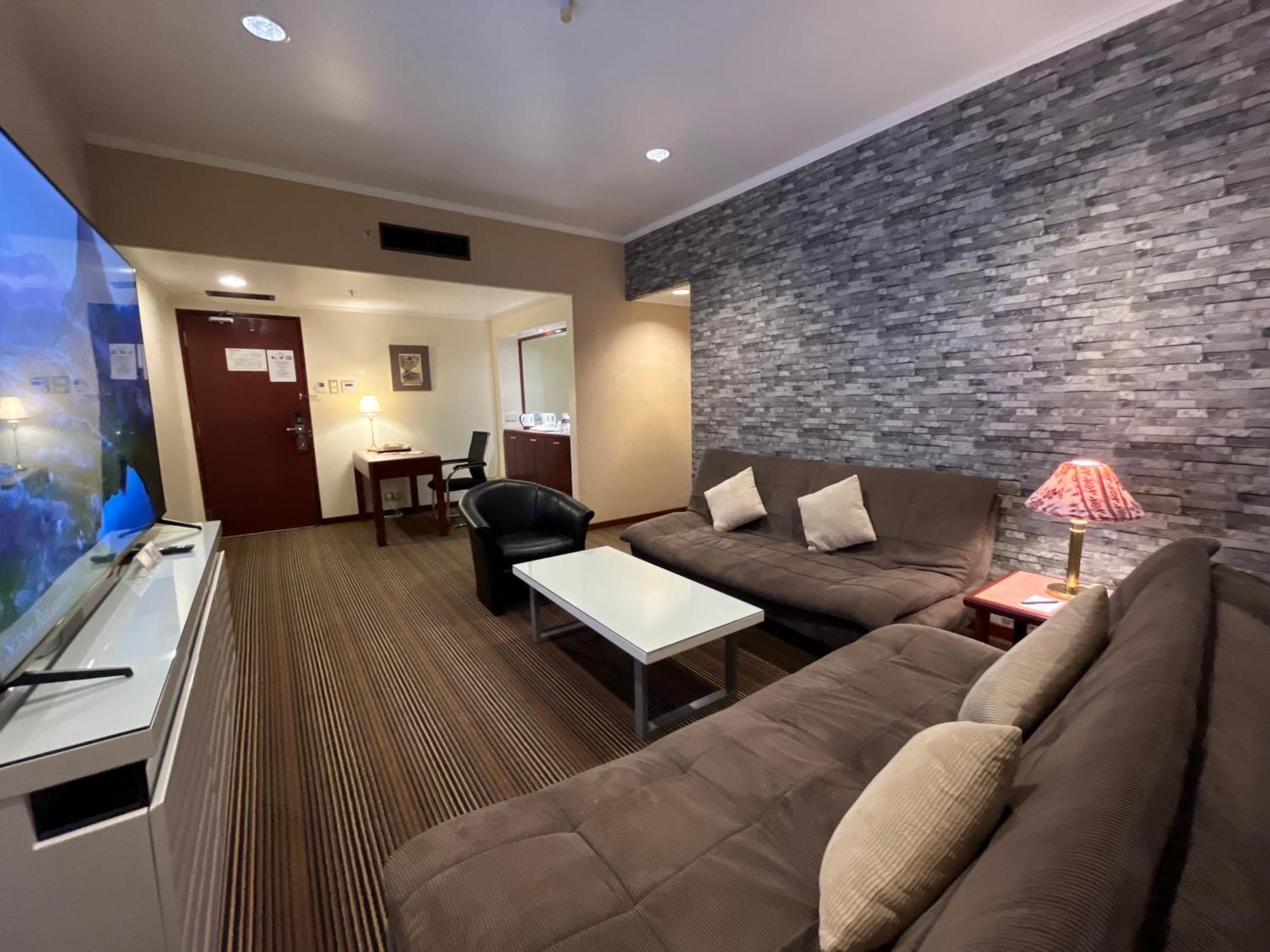 Hotel Shangri-la 3*