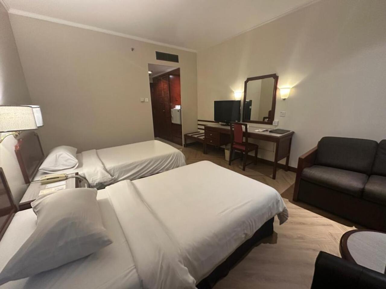 Shangri-la Hotel 3*